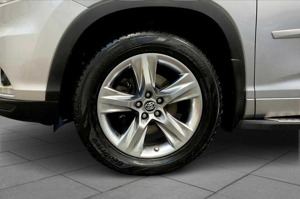 used 2016 Toyota Highlander car, priced at $19,487