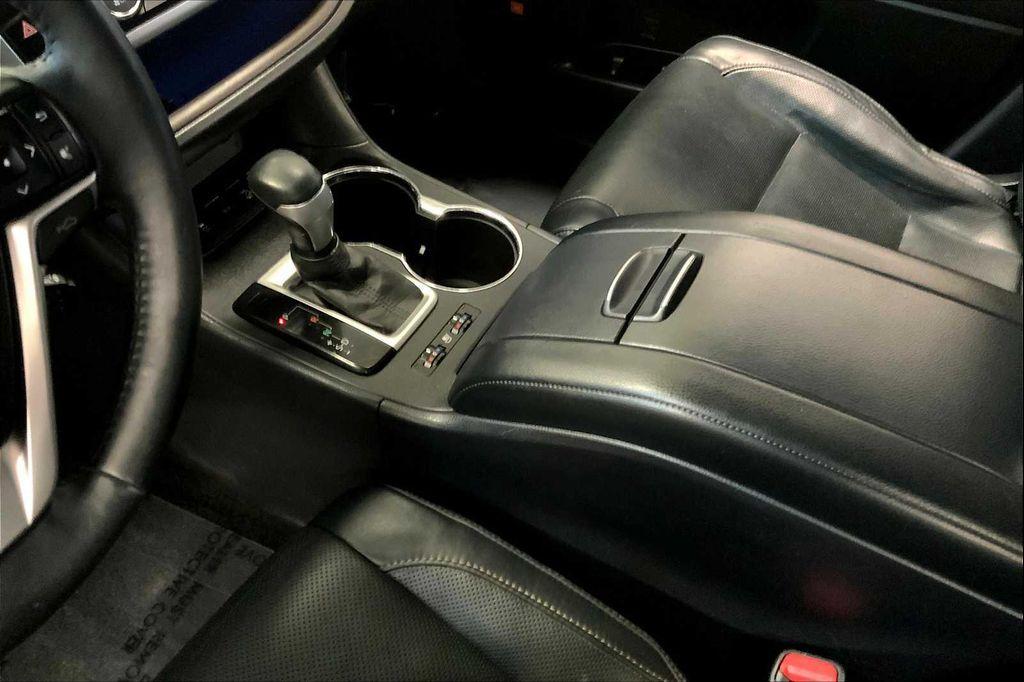 used 2016 Toyota Highlander car, priced at $19,487