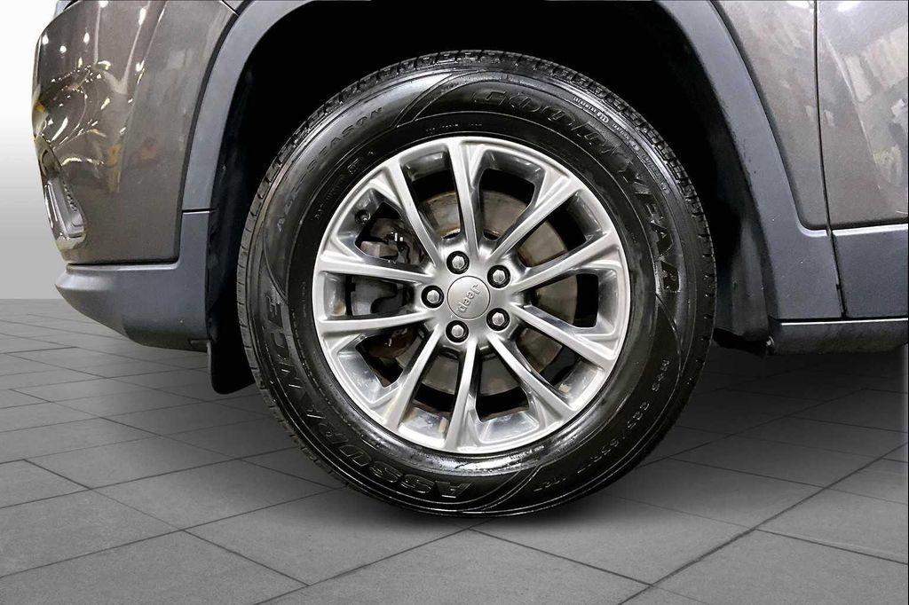 used 2019 Jeep Cherokee car, priced at $15,435