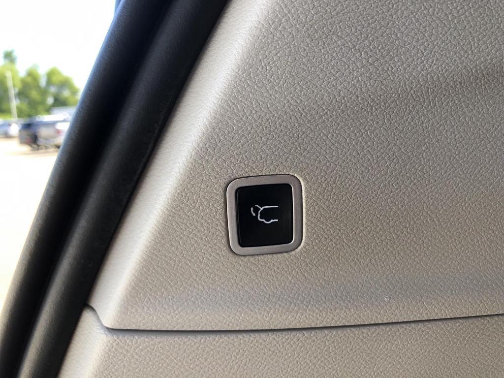 used 2018 Chrysler Pacifica car, priced at $13,927
