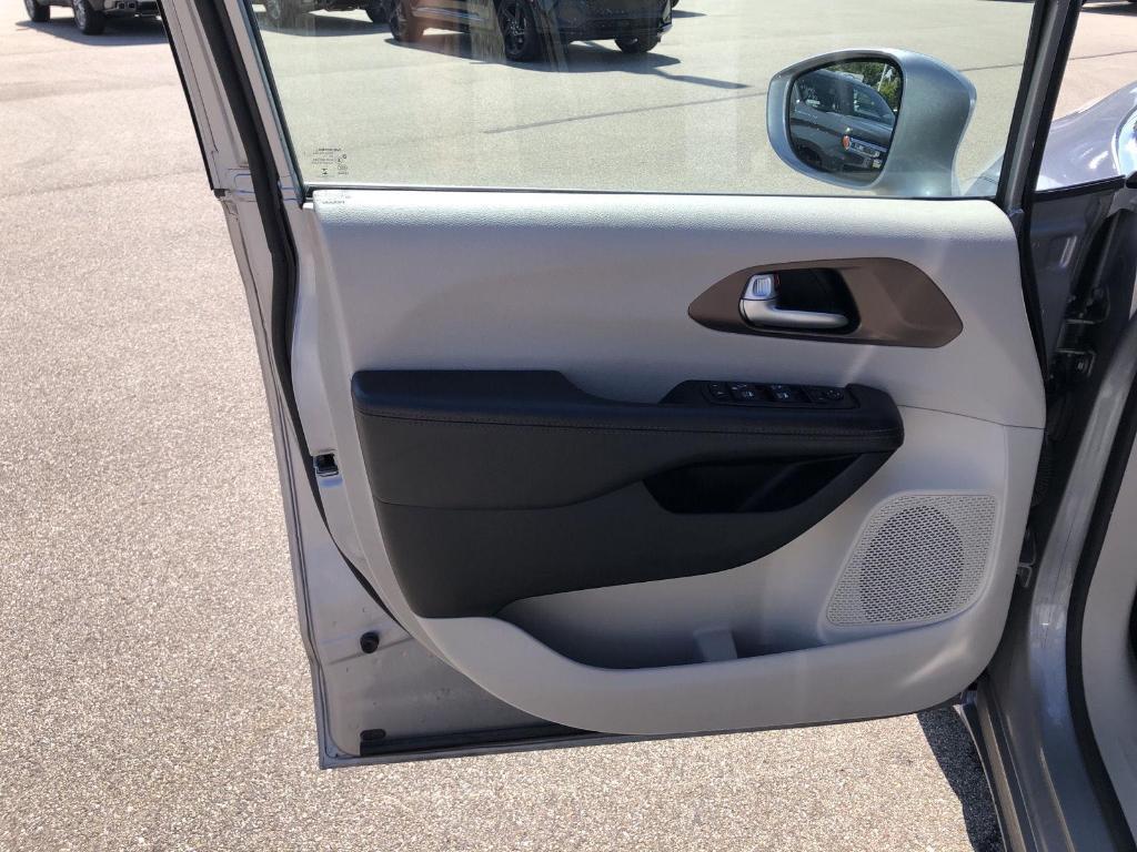 used 2018 Chrysler Pacifica car, priced at $13,927