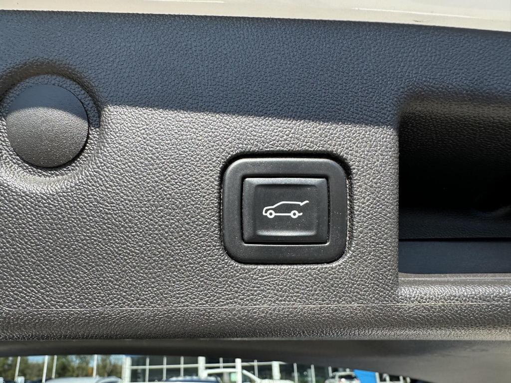 used 2022 Chevrolet Equinox car, priced at $19,445