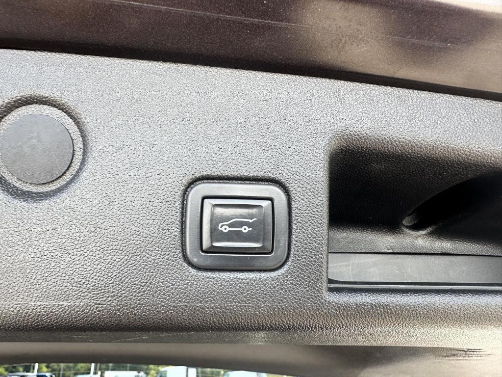 used 2020 Chevrolet Equinox car, priced at $15,989