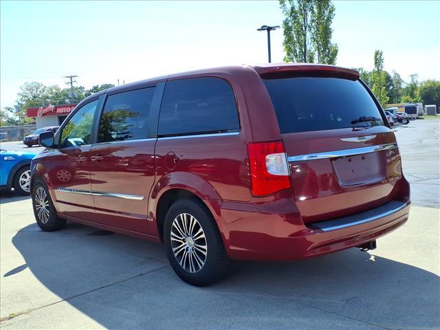 used 2014 Chrysler Town & Country car, priced at $9,600