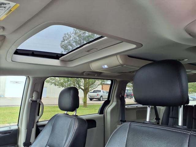 used 2016 Chrysler Town & Country car