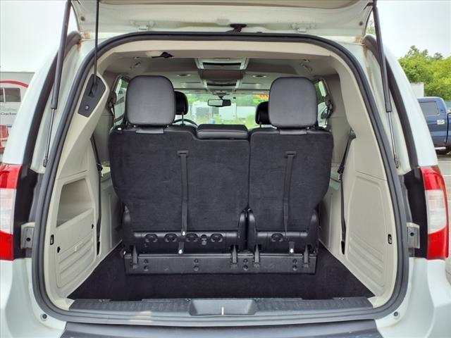used 2016 Chrysler Town & Country car