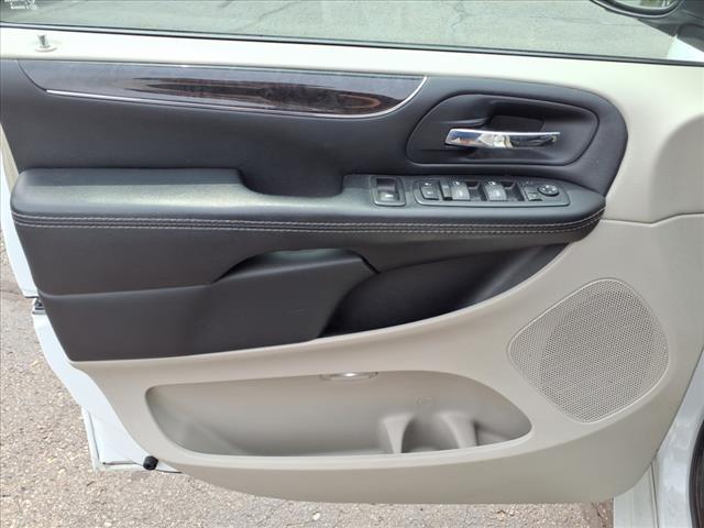 used 2016 Chrysler Town & Country car