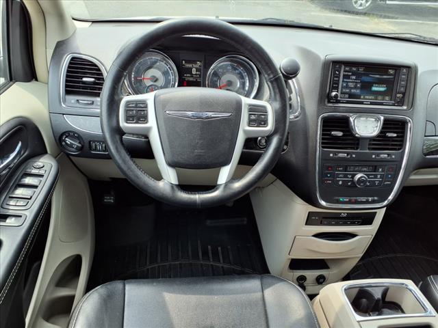 used 2016 Chrysler Town & Country car