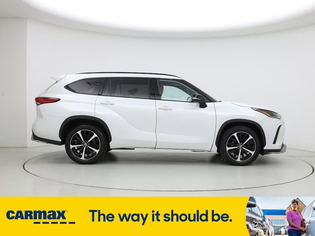 used 2022 Toyota Highlander car, priced at $35,998