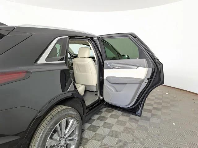 new 2025 Cadillac XT5 car, priced at $50,425
