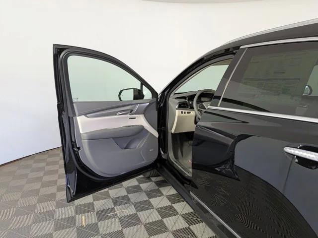 new 2025 Cadillac XT5 car, priced at $50,425