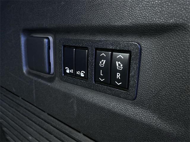 used 2022 GMC Yukon XL car, priced at $61,176