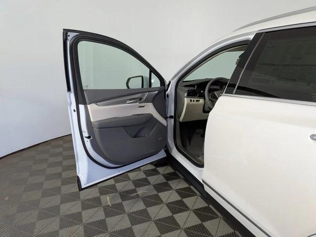 new 2025 Cadillac XT5 car, priced at $51,808