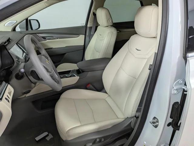 new 2025 Cadillac XT5 car, priced at $50,944