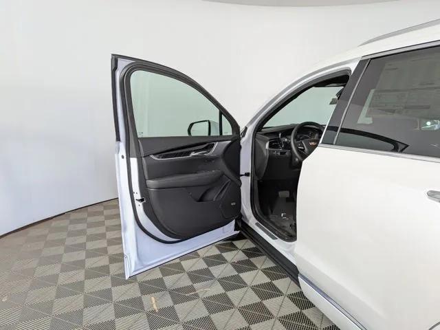 new 2025 Cadillac XT6 car, priced at $56,011