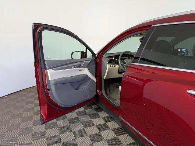 used 2023 Cadillac XT5 car, priced at $33,485