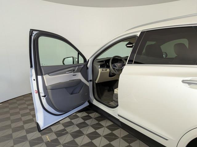 used 2021 Cadillac XT5 car, priced at $26,632