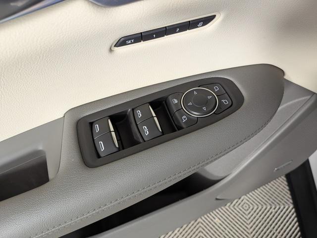 used 2021 Cadillac XT5 car, priced at $26,632