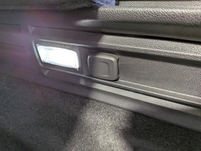used 2022 Cadillac XT4 car, priced at $28,198