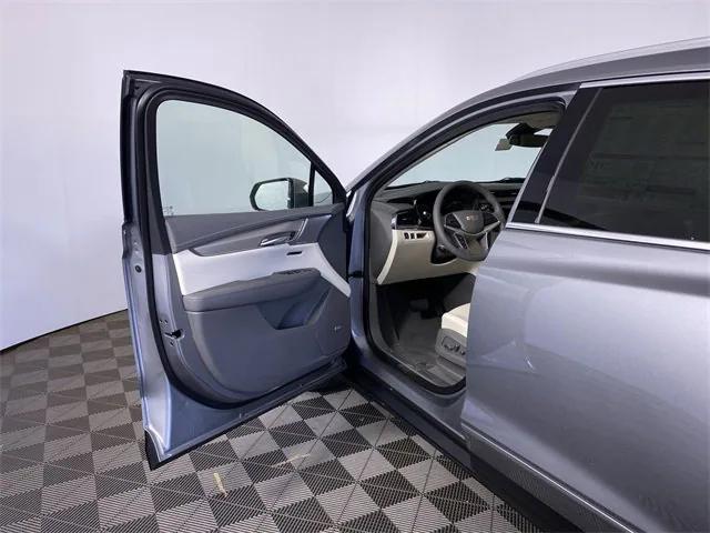 new 2025 Cadillac XT5 car, priced at $50,749