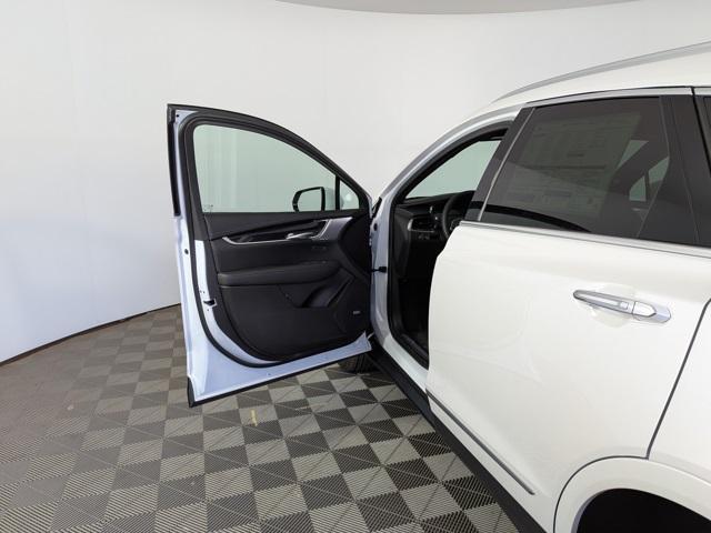 new 2025 Cadillac XT5 car, priced at $50,308