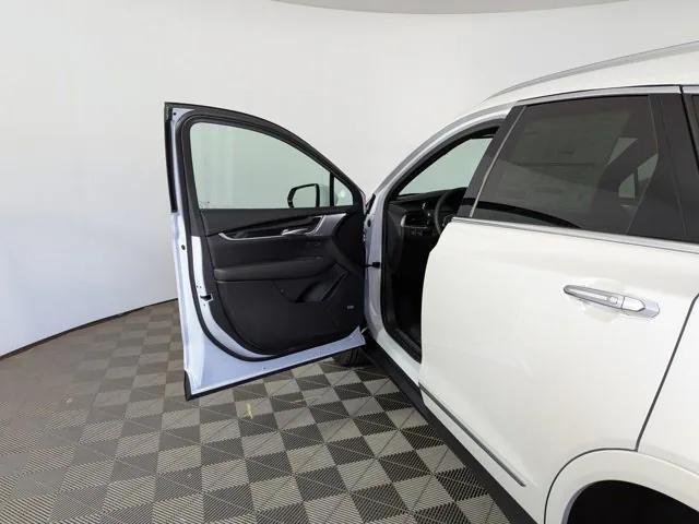 new 2025 Cadillac XT5 car, priced at $51,808