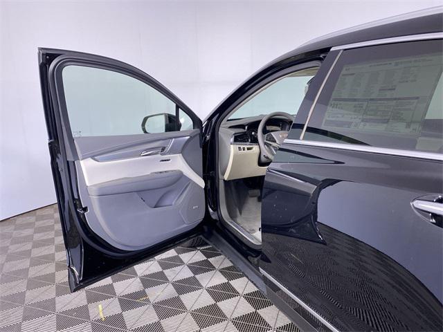 new 2025 Cadillac XT5 car, priced at $49,763