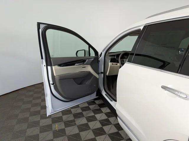 new 2025 Cadillac XT6 car, priced at $56,011