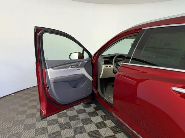 new 2025 Cadillac XT5 car, priced at $50,944