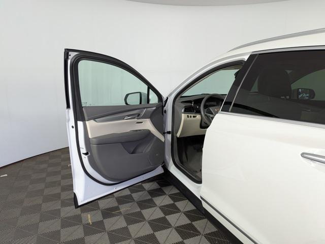 used 2023 Cadillac XT5 car, priced at $30,379