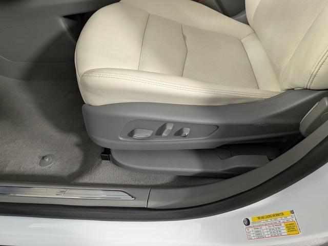 used 2023 Cadillac XT5 car, priced at $30,379