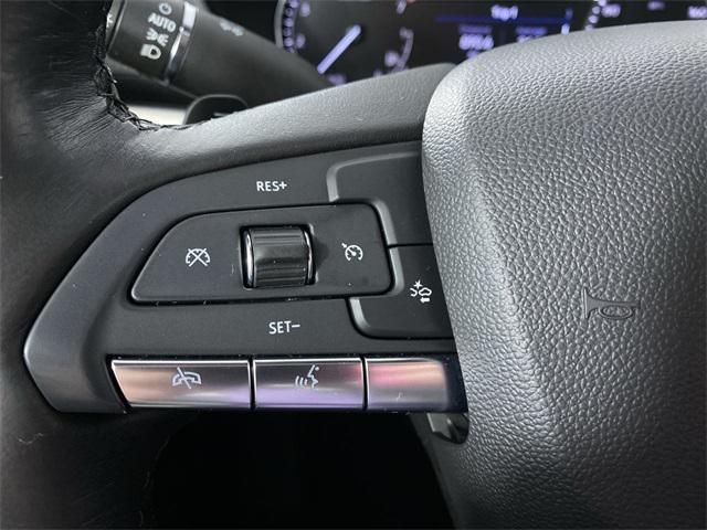 used 2022 Cadillac XT4 car, priced at $26,384