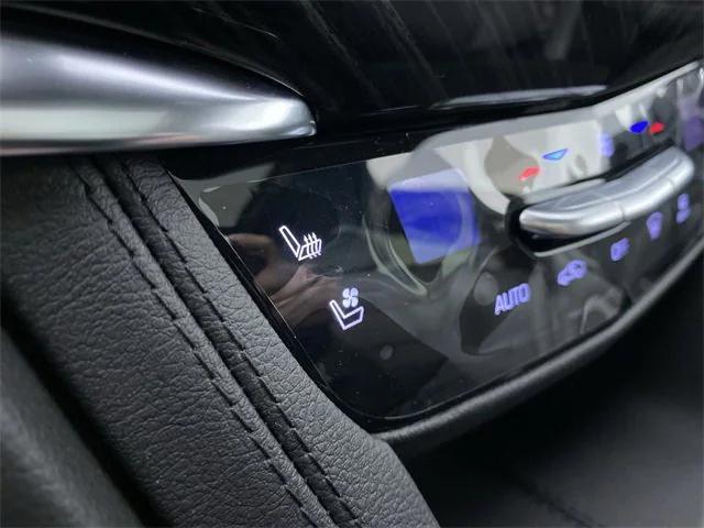 new 2025 Cadillac XT6 car, priced at $55,370