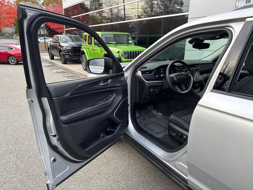 used 2021 Jeep Grand Cherokee L car, priced at $25,400