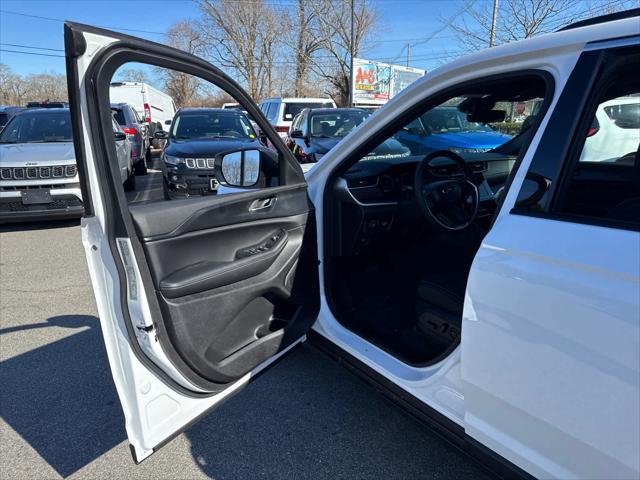 new 2025 Jeep Grand Cherokee car, priced at $34,096