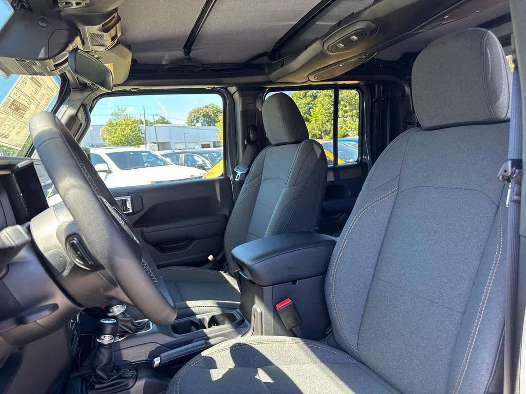 new 2025 Jeep Gladiator car, priced at $42,648