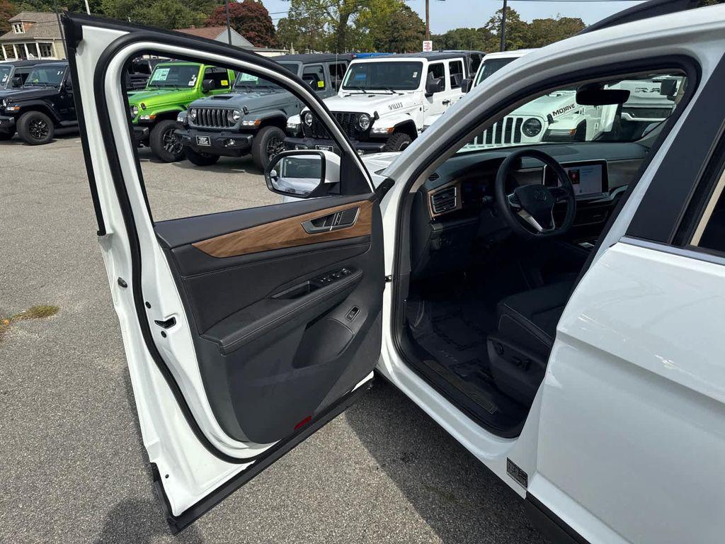 used 2024 Volkswagen Atlas car, priced at $37,700