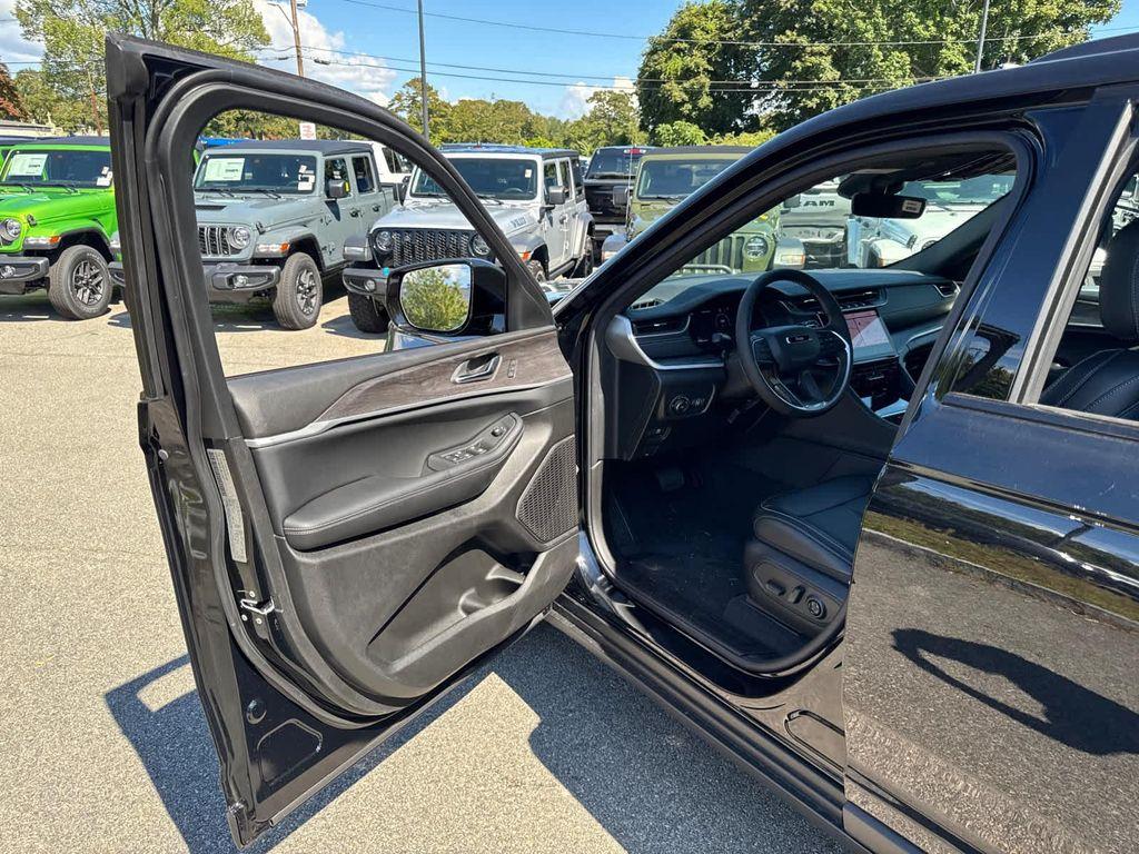 new 2025 Jeep Grand Cherokee car, priced at $45,485