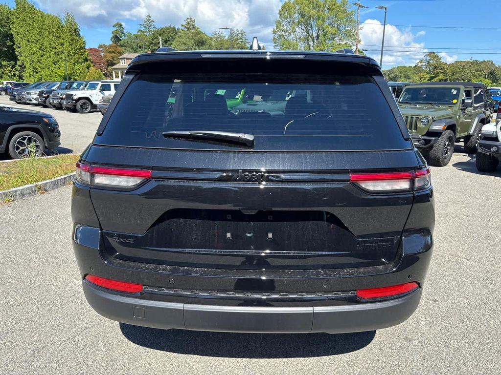 new 2025 Jeep Grand Cherokee car, priced at $45,485