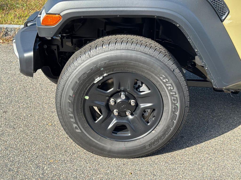 new 2025 Jeep Gladiator car, priced at $38,744
