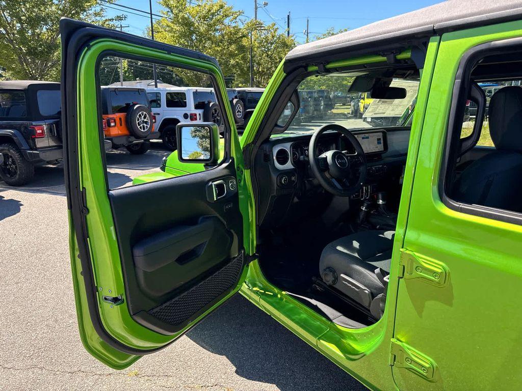 new 2025 Jeep Gladiator car, priced at $42,648