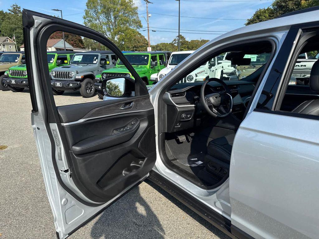 new 2025 Jeep Grand Cherokee L car, priced at $52,905