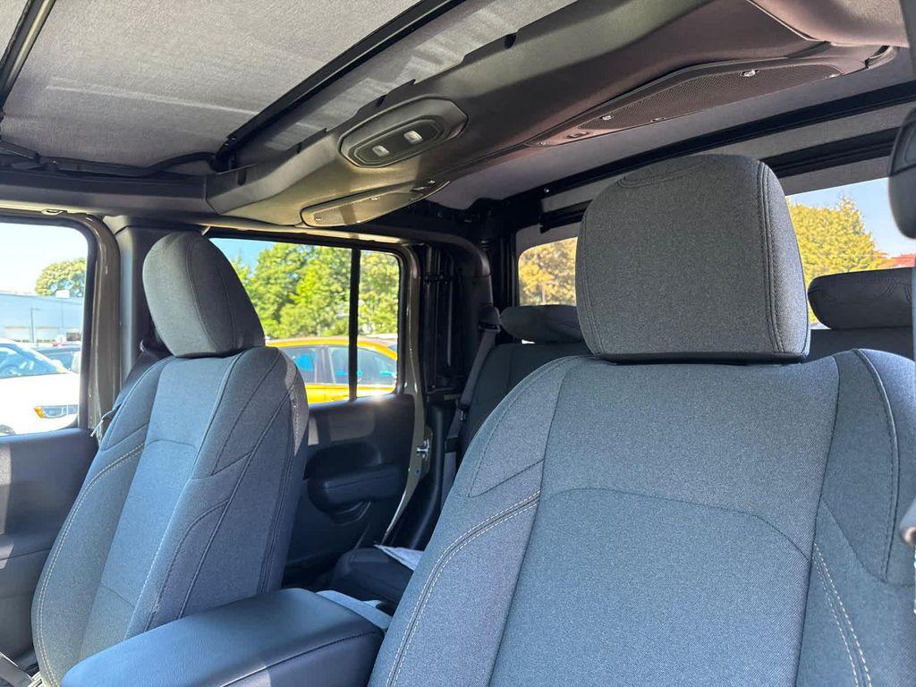 new 2025 Jeep Gladiator car, priced at $43,115