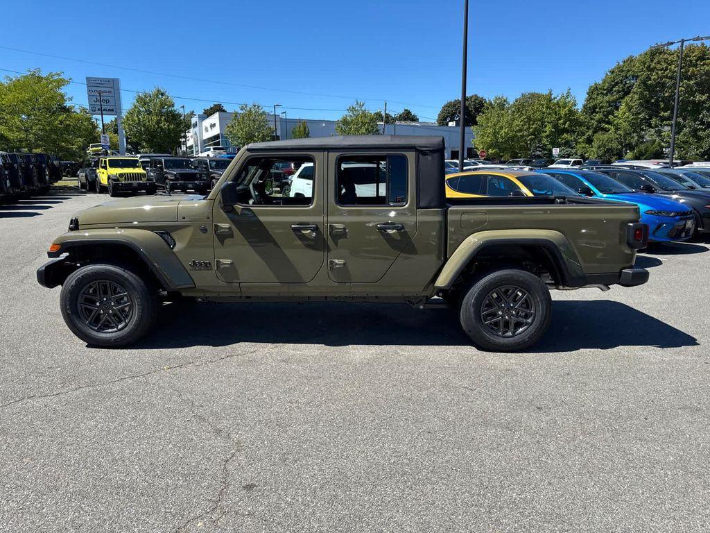 new 2025 Jeep Gladiator car, priced at $43,115