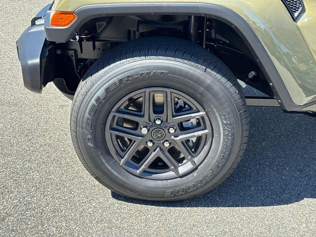 new 2025 Jeep Gladiator car, priced at $43,115
