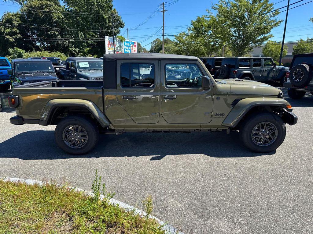 new 2025 Jeep Gladiator car, priced at $43,115