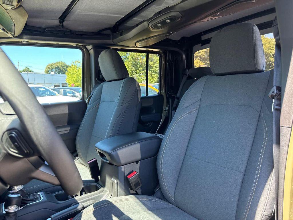 new 2025 Jeep Gladiator car, priced at $43,115