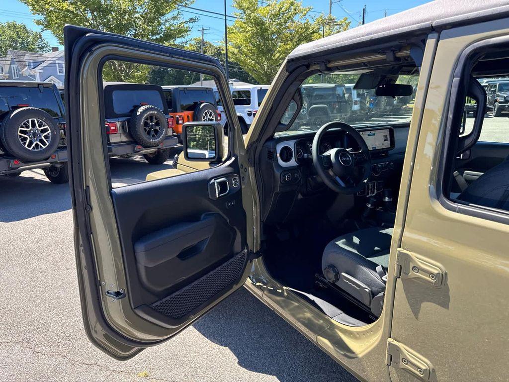 new 2025 Jeep Gladiator car, priced at $43,115