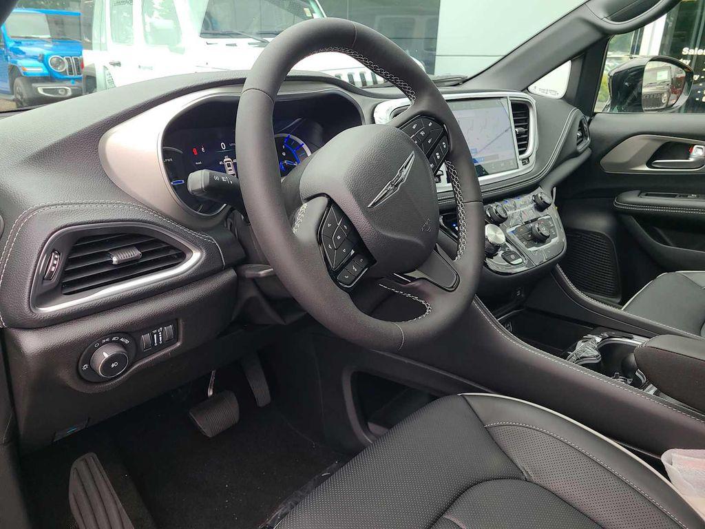 new 2023 Chrysler Pacifica Hybrid car, priced at $64,179