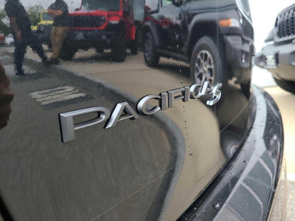new 2023 Chrysler Pacifica Hybrid car, priced at $64,179